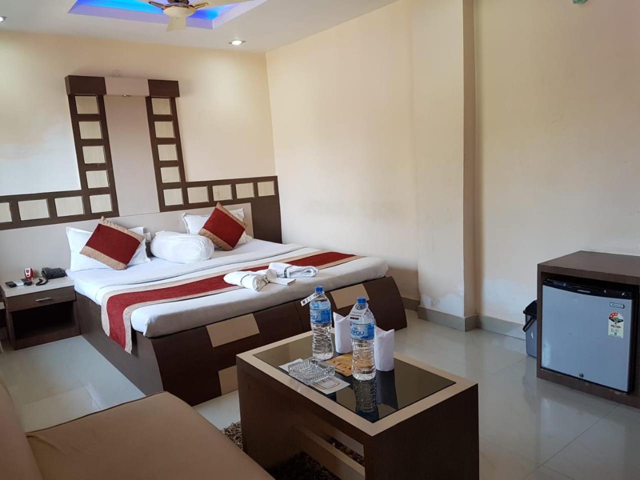Hotel Royal Bengal โบลปูร์ ภายนอก รูปภาพ